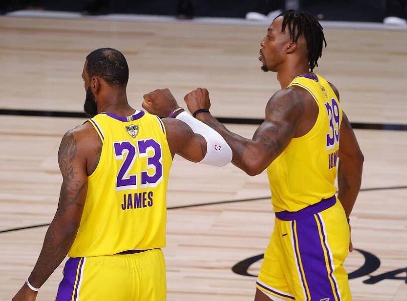  詹姆斯三双助湖人险胜，雷霆遭逆转惜败  