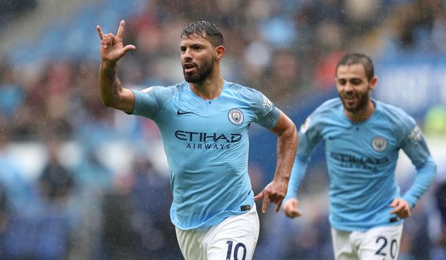  利物浦主场三球大胜曼联，重返英超积分榜首位